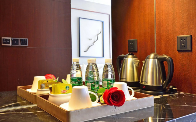 Lucky Holiday Hotel