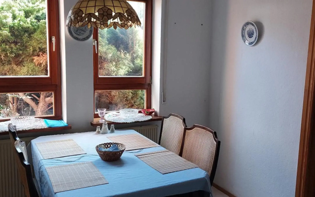 EG-Zimmer mit Bad und Terrasse