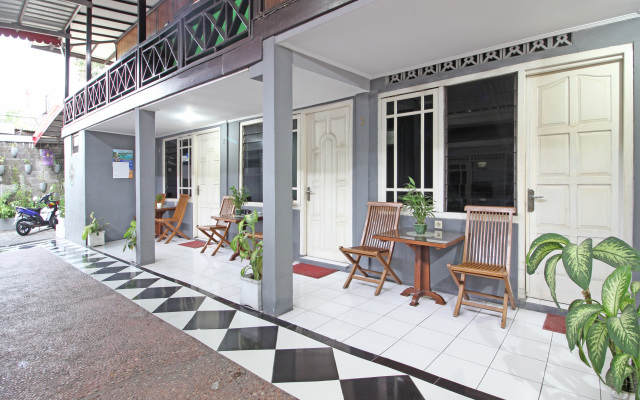 RedDoorz near Terminal Condong Catur