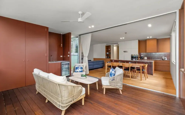 Family Home in Mayfield With Stylish Interior
