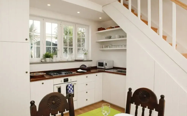 Cushy Apartment with garden in Estoril