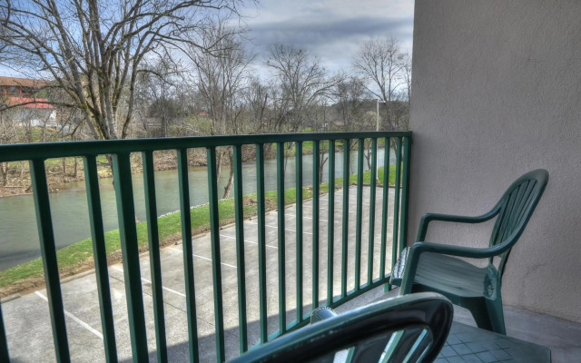 Pigeon River Inn