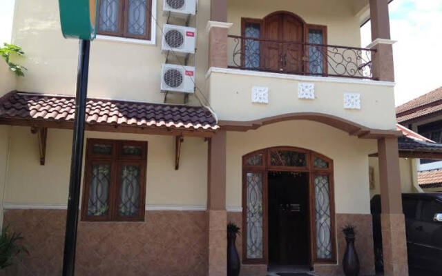 Larasati Guest House