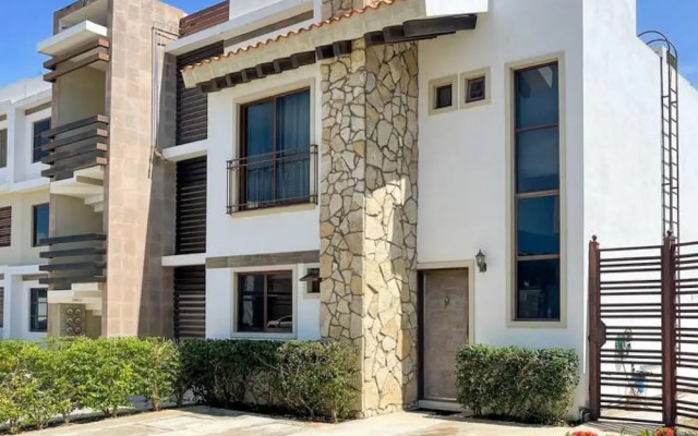 Prime Location House at Cerritos Great Price