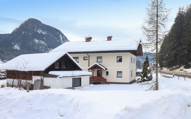 Beautiful Caravan in Gosau With 6 Bedrooms and Wifi