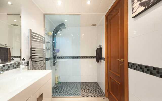 Stunning 4 bed duplex with sea views