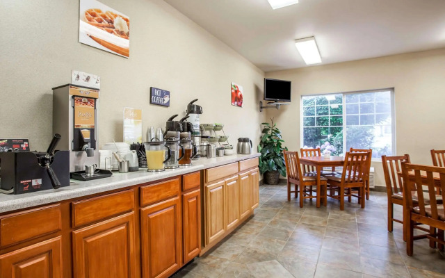 Quality Inn & Suites Federal Way - Seattle