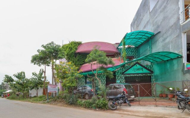 OYO Flagship 49061 Dev Hotel & Restaurant