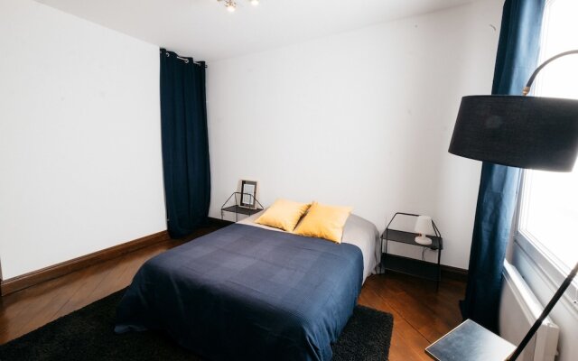 Grand Duplex 230 m2 Place Comedie