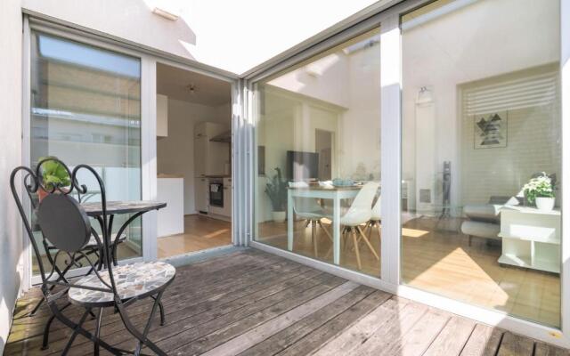 Helles, neues DG Apartment mit Blick zum Donauturm