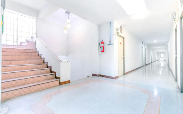 OYO 1161 Sathorn Mansion