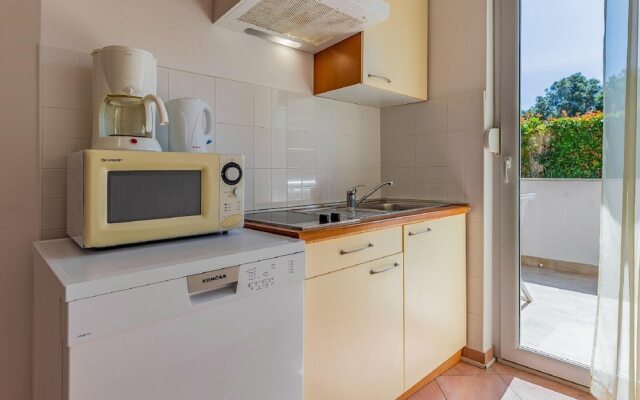 Pretty Apartment in Banjole near Sea Beach & Town Center