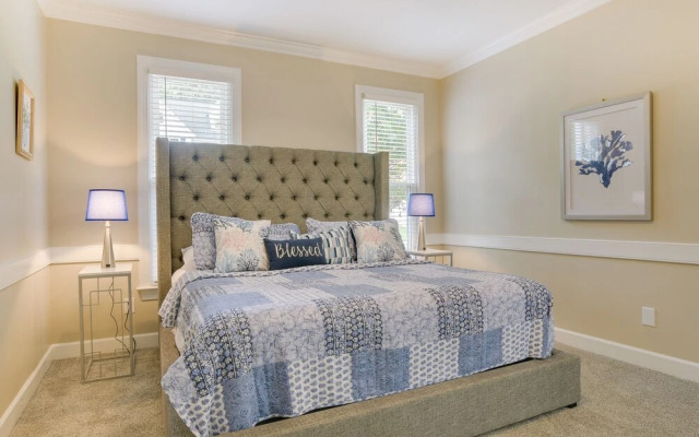 Lakefront Raleigh Retreat ~ 7 Mi to Downtown!