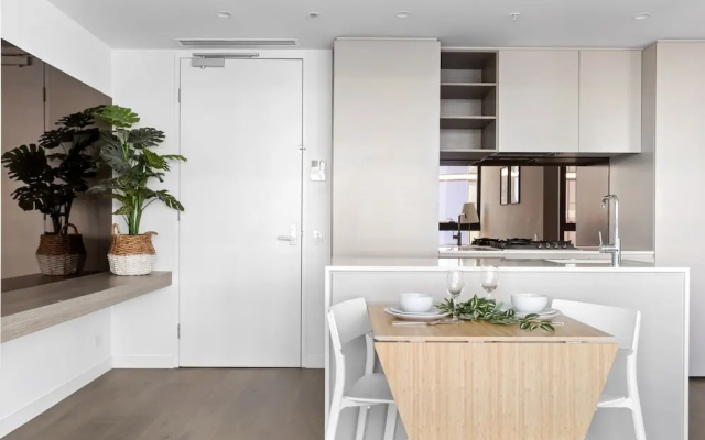 A Cozy & Comfy 2BR Apt Up in the Clouds Near CBD – Guest Rooms – Melbourne