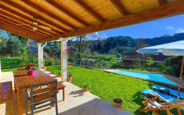 Green Family Villa in Agios Ioannis