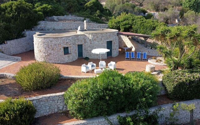 Villa Agapanto - Trullo Anthos con Vista Mare e Giardino Privato