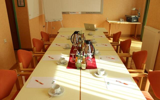 An der Persiluhr Stadt-gut-Hotel
