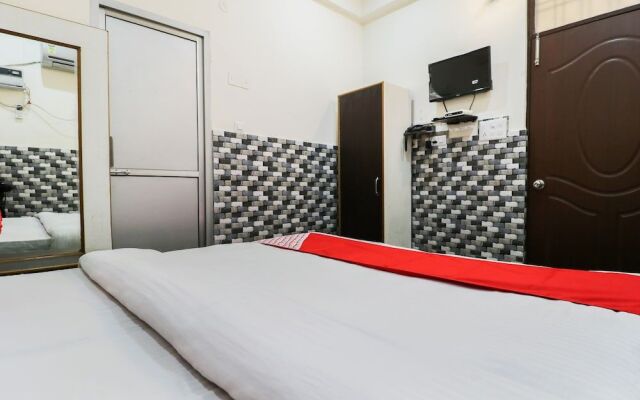 OYO 11762 Trimurti Guest House