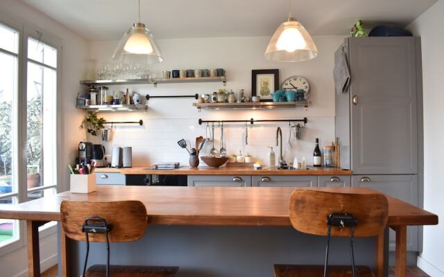 Cosy 1 Bedroom Flat in Paris With Terrace