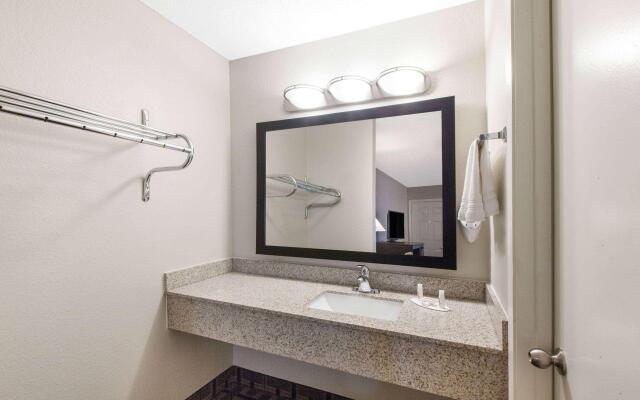 Days Inn by Wyndham Ennis