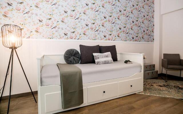 B12 new & modern seafront apartment