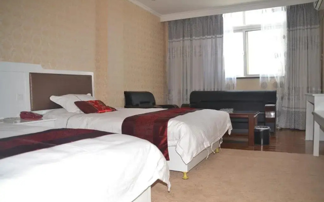 Yining Huarui Business Hotel