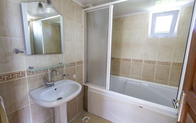 Villa Serra by Villamnet