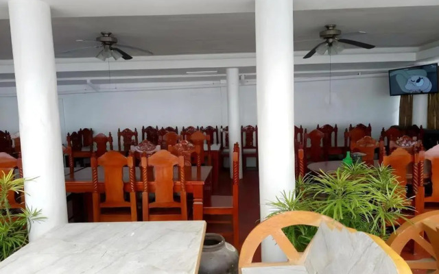 Palm Grove Saud Holiday Complex Hotel