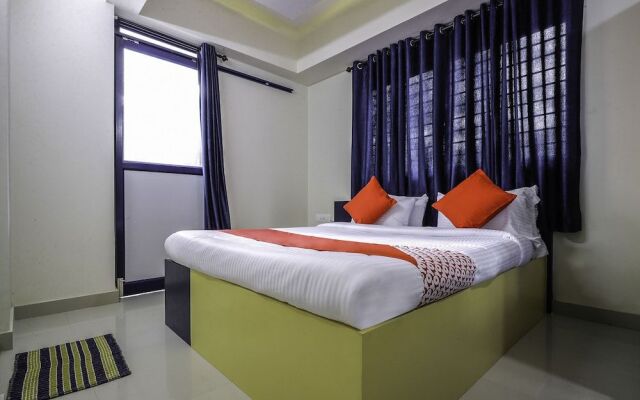 Oyo 15825 Blue Berry Apartments
