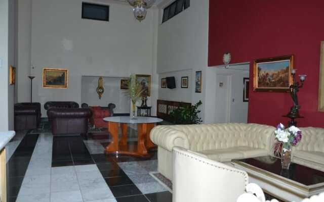 Rovi Plaza Hotel