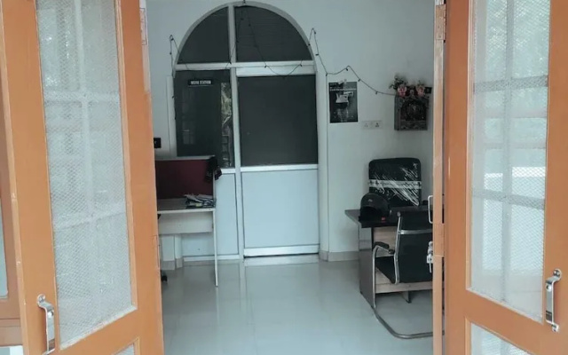 Spacious Peaceful Apartment for Two Families in Lucknow