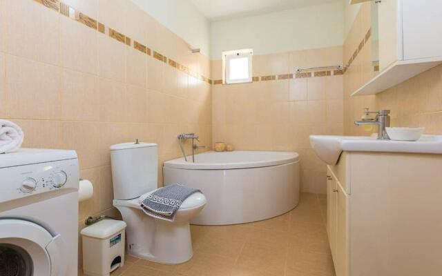 Eva home, 200m from the sea!