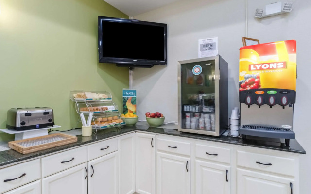 Quality Inn West Springfield