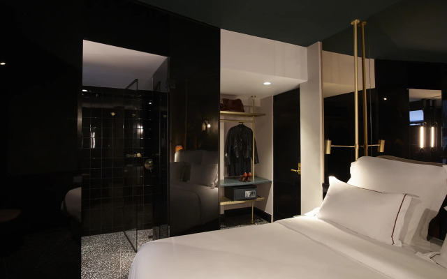Skylark, Aluma Hotel & Resort