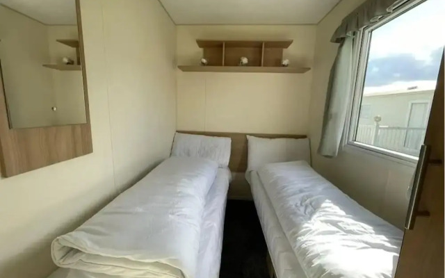Great Caravan With Homely Feel in Clacton-on-sea