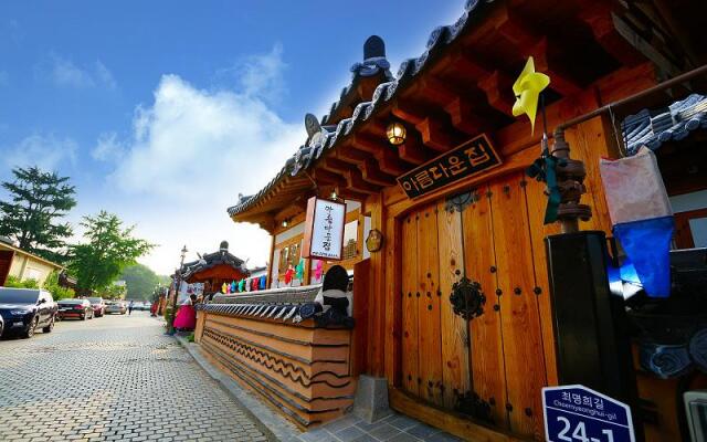 Jeonju Areumdaunjip Hanok Chaeheomgwan