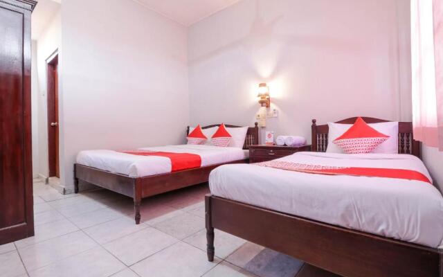 OYO 2411 Taman Mekar Beach Inn 2