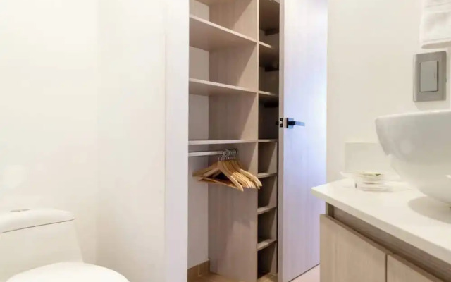 Spectacular 3 BR w/ Balcony in Laureles Medellín