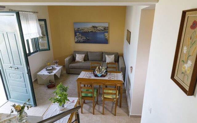 Live by the sea at House Almyra