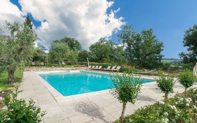 Pleasant Farmhouse in Rapolano Terme With Swimming Pool