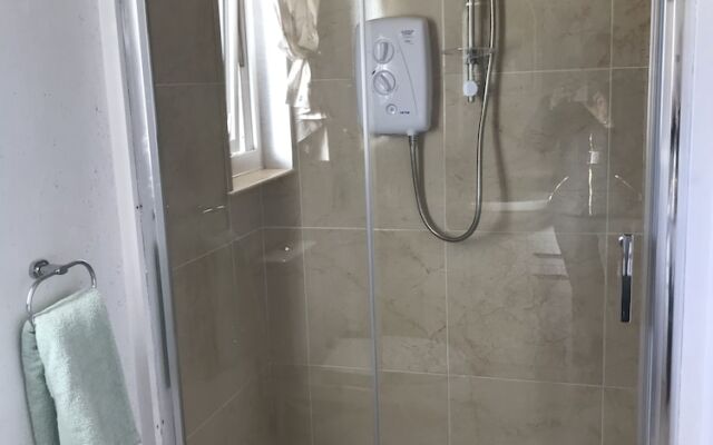 The Snuggly Sheep Shepherd Hut Campview Farm Stay