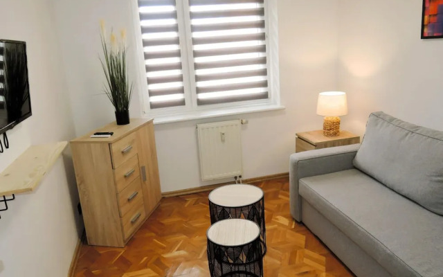 Large Holiday Apartment With a Garden in Stepnica