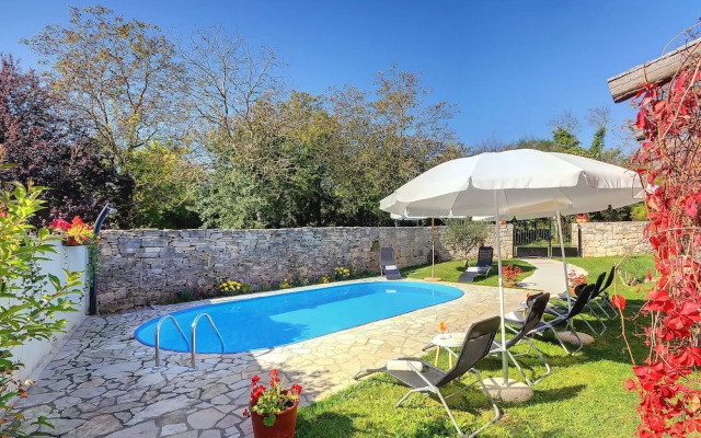 Villa in Batlug With Private Pool