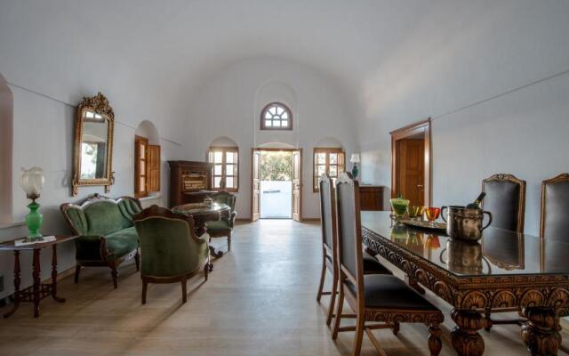 Casasantantonio 18th Century Luxury Mansion