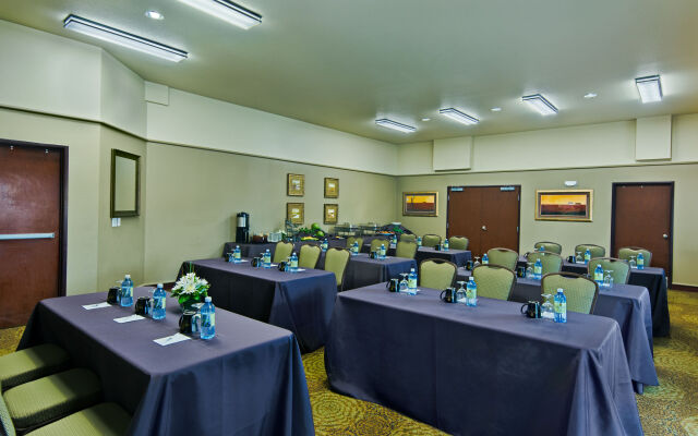 Oxford Suites Hermiston