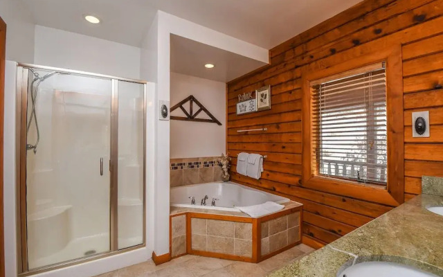 Pinnacle Retreat 5 Bedroom House