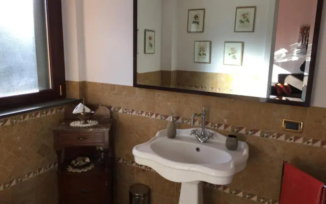 Etna, mare e verde (double room in villa)