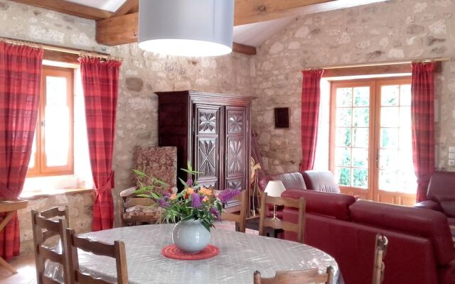 House With 4 Bedrooms in Saint-pierre-de-côle, With Private Pool and F