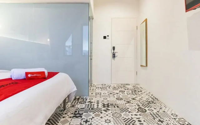 RedDoorz Plus near Ringroad City Walks Medan 2