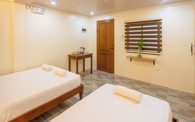 Alona Beach Side Inn